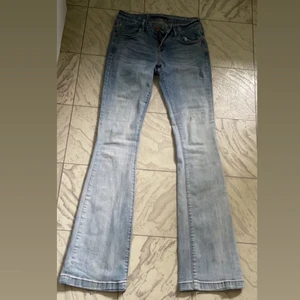 Cowboy jeans  - Snygga och sköna cowboy jeans, knappast använd❤️ (ganska lång för mig, jag är 155)
