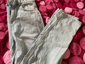 Blå Gina jeans - Fina Gina jeans💕 Dem är lite skrynkliga för dem inte är andvända✨ Dem är andvända 1 gång💗