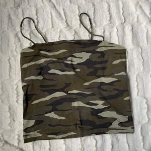 camouflage linne från vinbok aldrig använd, storlek M