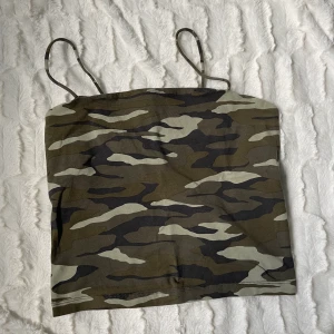 camouflage linne - camouflage linne från vinbok aldrig använd, storlek M
