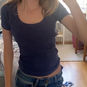 Blå vintage t-shirt - fler intresserade BUDA blå vintage t-shirt i stlk M men som även passar S. 50kr plus frakten💞 köp direkt för 90kr