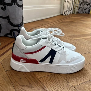 Lacoste sneaker - Helt nya aldrig använt, säljer pga av fel storlek
