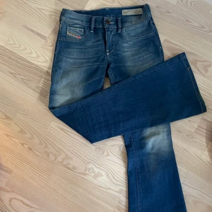 Lågmidjade diesel jeans i superbra skick!   - Säljer pga att jag ej använder de, men de är i superbra skick och använda ett fåtal gånger 
