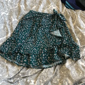 Fin kjol💘💘 - Säljer min favorit kjol som jag köpte i somras från shein men bara har använt ca 2 gånger. Köparen står för frakten💘💘