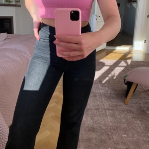 Svarta jeans - Svarta jeans från Nakd i strl 34, Knappt använda💖 Skickar spårbart