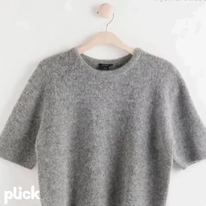 Grå stickad tröja - En jättefin tröja från Lindex, använd ett fåtal ggr då den där lite för stor för mig