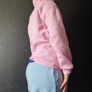 Från Shein hoodie rosa  - På plagget står the Fun fact I dokt care. Riktigt skönt och mjukta tyg oanvänd. 