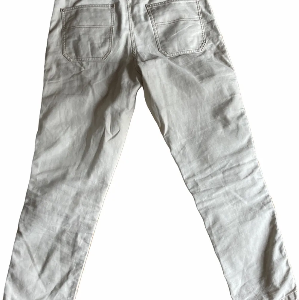 Vailent jeans som liknar carhart i stilen. Skick 10/10 Knappt använda. Storlek M. Jeans & Byxor.