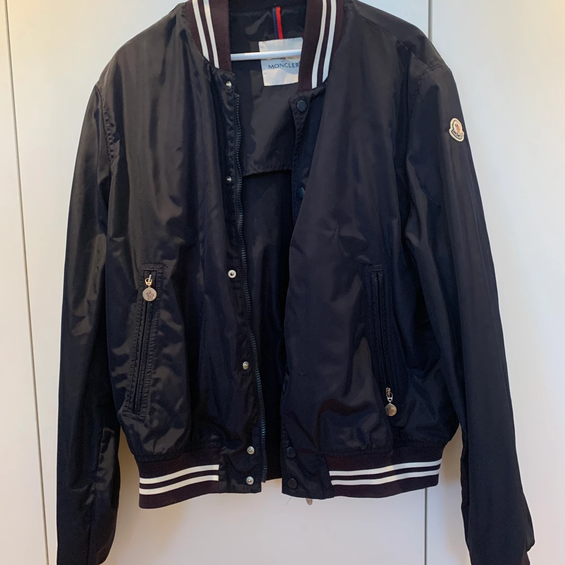 Storlek 7 liten i size passar M/L