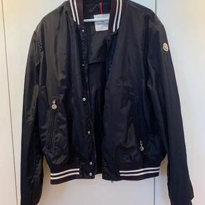 Storlek 7 liten i size passar M/L - Bra skick och väldigt bra kvalite