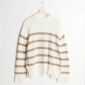 Stickad tröja  - Superfin stickad tröja från gina tricot!! ❤️ Tröjan är i superbra skick och endast använd 1-2 gånger!! 🌟 Tröjan är i XS men passar XS-M, beroende på hur man vill att den ska sitta!! 👍🏻