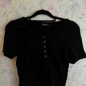 Söt T-Shirt🤍 - Söt tisha från boohoo! Storlek 38 (M)