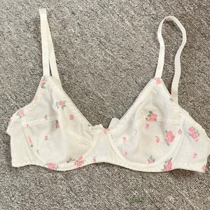 Bralette - En sööt bralette! Aldrig använd:)