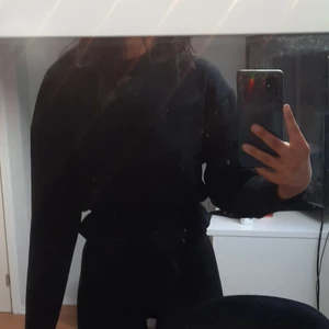 Tröja, gina tricot - Tröja från gina tricot använd 1 max 2 gånger. Helt nytt skick. Säljer då den inte kommer till användning. Pris kan diskuteras.