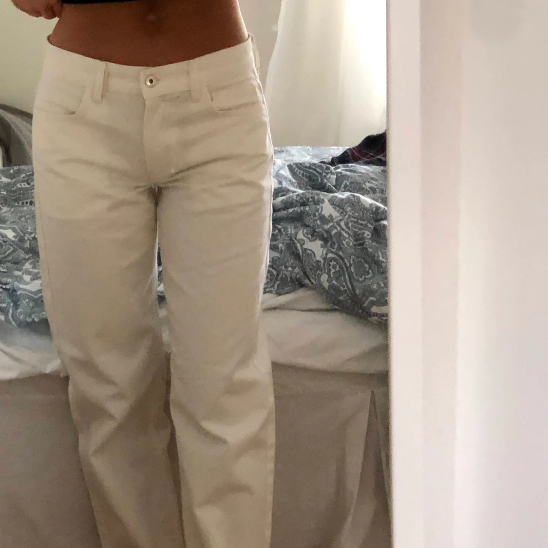 Lågmidjade vita jeans