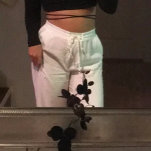 Linnebyxor  - Jätte fina linnebyxor som Tyvärr har blivit för små och har inga  fläckar elr hål. 