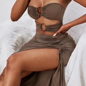 Klänning - Säljer denna skit fina klänning, har endast använd den en gång. Den är i storlek XS/S och är i fint skick🤍