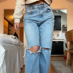 Jeans - Jeans från Gina Tricot i storlek 38, jag är 170 cm 👍