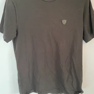 Armani t-shirt  - En svart Armani t-shirt 