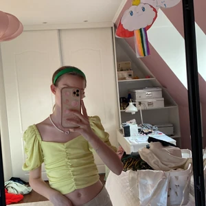 Topp  - Jättefin vårig topp som aldrig har blivit till andvädnig tycker den inte sitter så fint på mig☺️💗