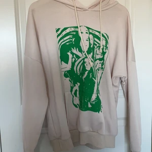 Hoodie  - Jättefin hoodie från subdued använd ungefär 3 gånger! 