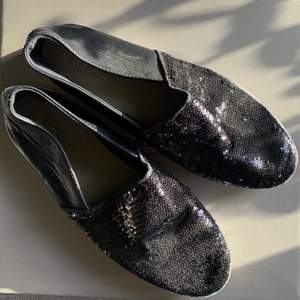 Sommar sandaler med glitter fram från VOX shoes  