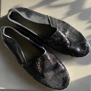 Skor  - Sommar sandaler med glitter fram från VOX shoes  