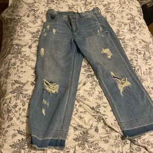 Fb sister byxor blå håliga jeans M - Jeans