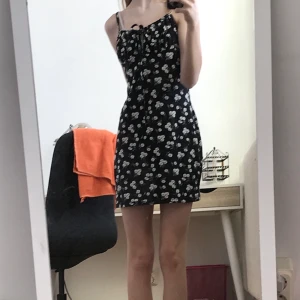 Blommig klänning - Super snygg blommig klänning! Säljer den för 40kr plus frakt!