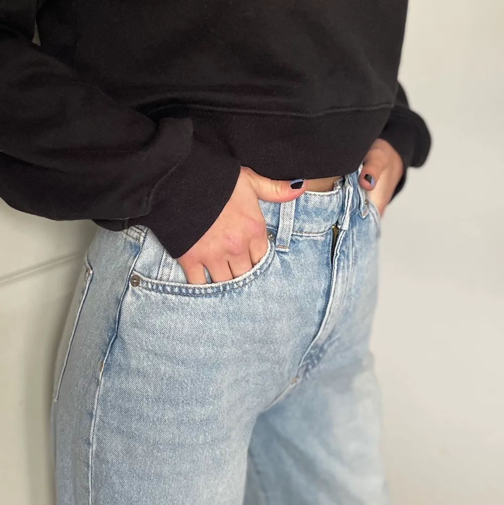 Säljer ett par Jätte fina jeans knappt använda strl 36 . Jeans & Byxor.