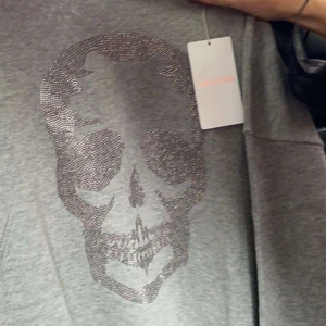 Zadig tröja - JAG ÄR ÖPPEN FÖR BYTEN Vill sälja denna jätte nice cashmere sweatshirt som jag köpte i New york under höst lovet⭐️❤️ Den är i toppskick. Köptes för $695🤲🏼