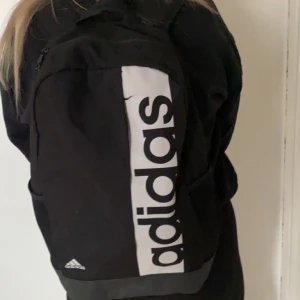 Ryggsäck  - Svart ryggsäck från Adidas