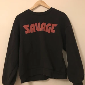 Gina Tricot sweatshirt - Cool sweatshirt från ginatricot med tryck, knappt använd🫶🏻