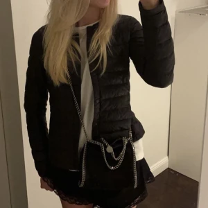 Uniqlo jacka - INTRESSEKOLL min min supersnygga jacka ifrån uniqlo!! 