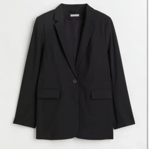 Helt oanvänd kavaj från H&M - Råkade beställa dubbla…  Storlek S men oversized. Aldrig använd!