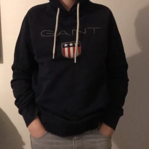 Gant Hoodie - Använt ganska mycket. Bra skick. Gratis frakt, pris går att diskutera.