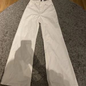Byxor vita  - Breda byxor 