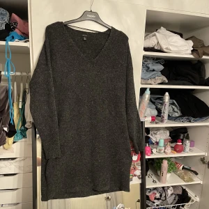 Stickad klänning  - Stickad klänning från Veromoda, bara använd en gång❣️ köparen står för frakten 