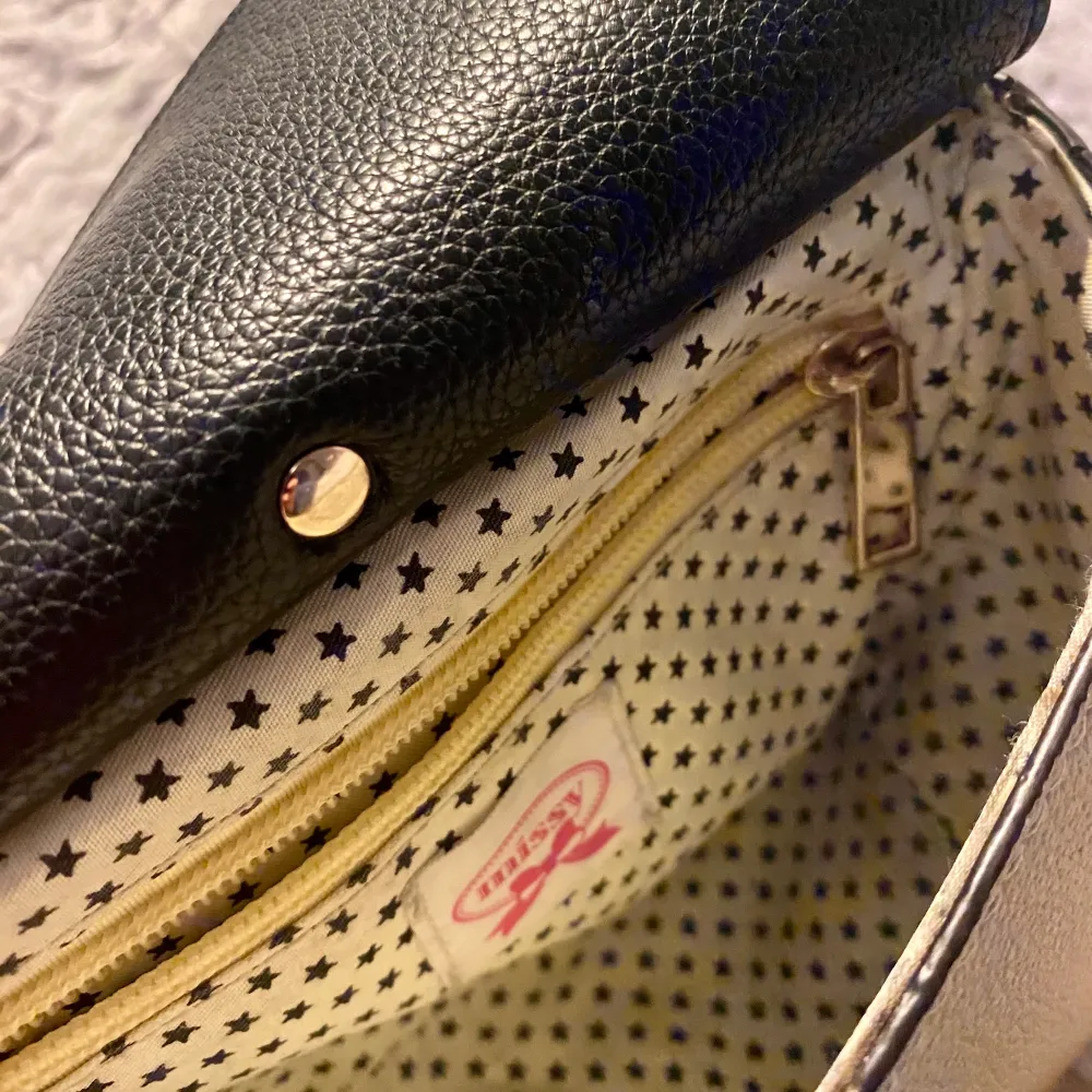 Missy Dubai handväska, köppt i dubai. . Väskor.