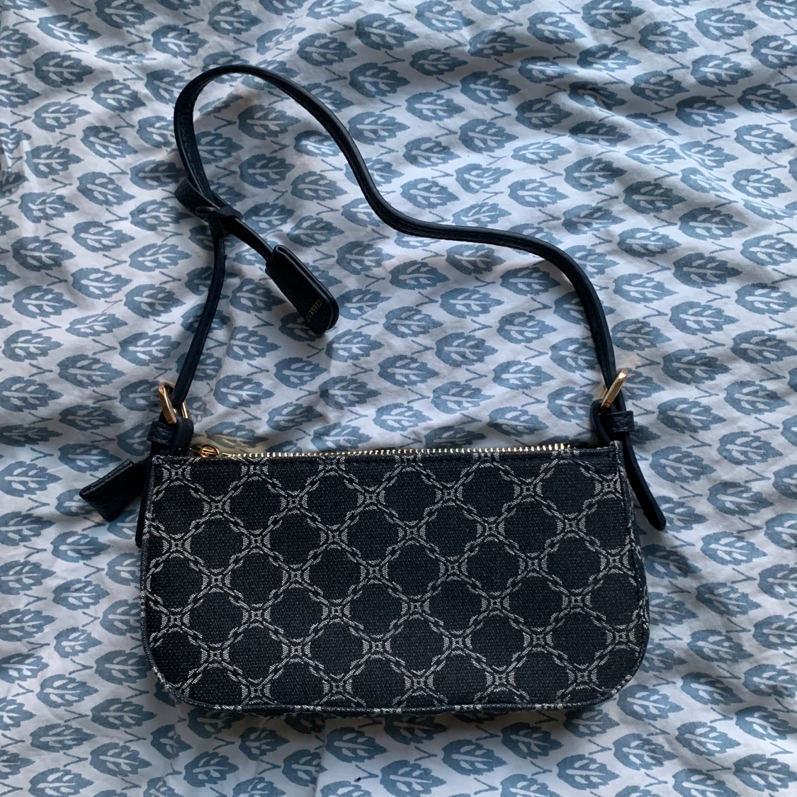 Axelväska från lindex