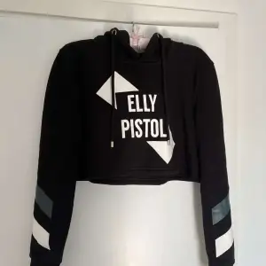 En cool crop top hoodie från Elly Pistol. Inga skavanker.