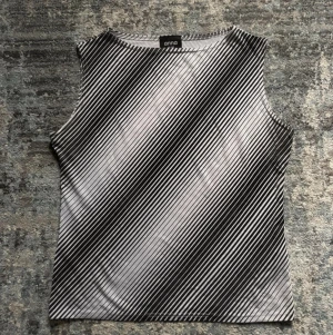 Randig top - Cool svart-vit randig top