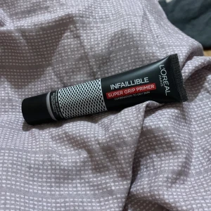 L’ORÉAL Paris primer - Hej säljer min loreal primer för har köpt en som jag använder mer köpte för en månad sedan är inte testad super grip