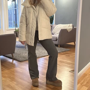 Jacka  - En perfekt jacka till sen vintern och som är super skön🤍 