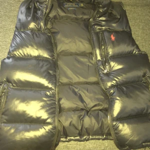 Ralph lauren väst - Den är bra skick har inte använd den eftersom den är för stor