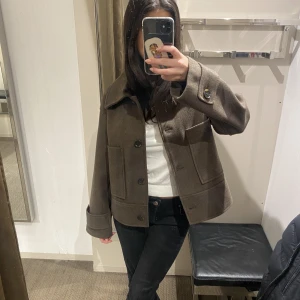 Kappahl kappa - Intressekoll på min helt oanvända kappa från Kappahl, lappen sitter kvar, nypris 900 kr