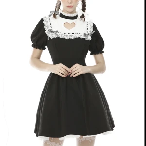 Dark in love - klänning - Super söt klänning från dark in love i Gothic lolita stuk. Har personligen använt till Jirai Kei. Men tycker inte den passar mig så säljer. Strl S (size guide sista bilden) 