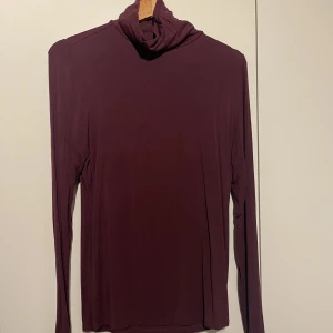 Polotröja - Polotröja från MQ, sparsamt använd. Inga fläckar eller konstigheter
