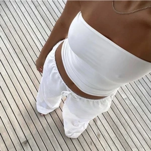 Hm linnebyxor  - (SÄLJER ENDAST VID BRA BUD) Intressekoll på dessa snygga linnebyxor från hm, är i fint skick men har tyvärr blivit lite för korta för mig som är 170💓 