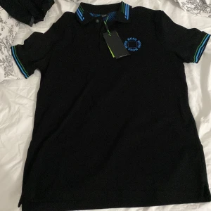 Hugo boss pique - Äkta Hugo boss pique köpt för 2700kr oanvänd säljer den för 1300kr